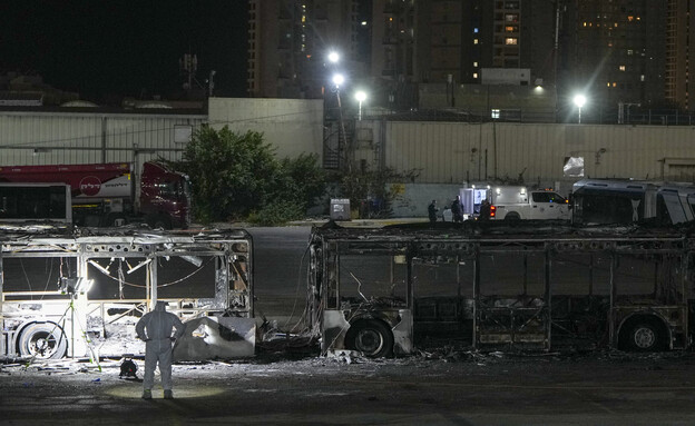 פיצוץ האוטובוסים בבת ים (צילום: AP)
