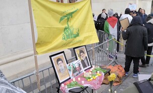 טקס בניו יורק לזכרו של נסראללה (צילום: חשבון של סגן נשיא המרכז לחקר הקיצוניות של הליגה נגד השמצה, אורן סגל)