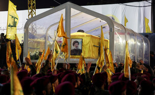 לווית חסן נסראללה והאשם ספי א-דין (צילום: Reuters)