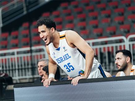 חיוכים על הספסל (FIBA)