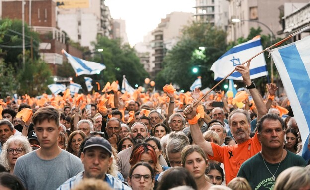 עצרת זיכרון לבני משפחת ביבס בבואנוס איירס (צילום: reuters)