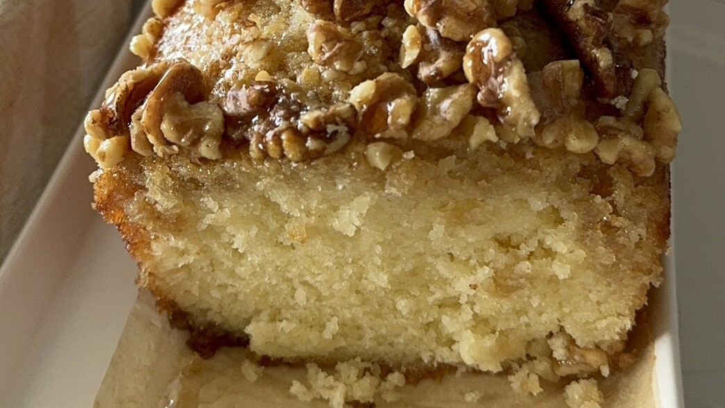 עוגת מייפל ואגוזים. בחושה וקלילה עוגת מייפל ואגוזים. בחושה וקלילה