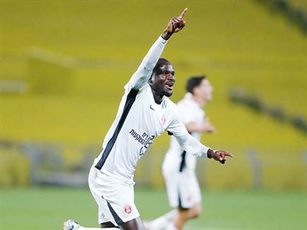 הנריקה ג`וקו חגג שער אדיר (צילום: אלן שיבר)