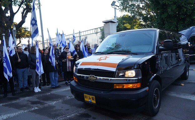 מסע הלוויה של שירי, אריאל וכפיר ביבס שנרצחו בשבי  (צילום: דנה רעני)