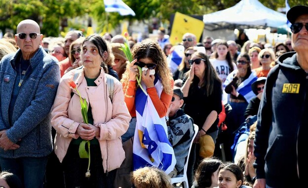 נפרדים משירי, אריאל וכפיר ביבס ז