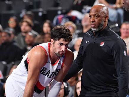 דני אבדיה וצ`ונסי בילאפס. המאמן מרוצה מאוד (Getty) (צילום: ספורט 5)