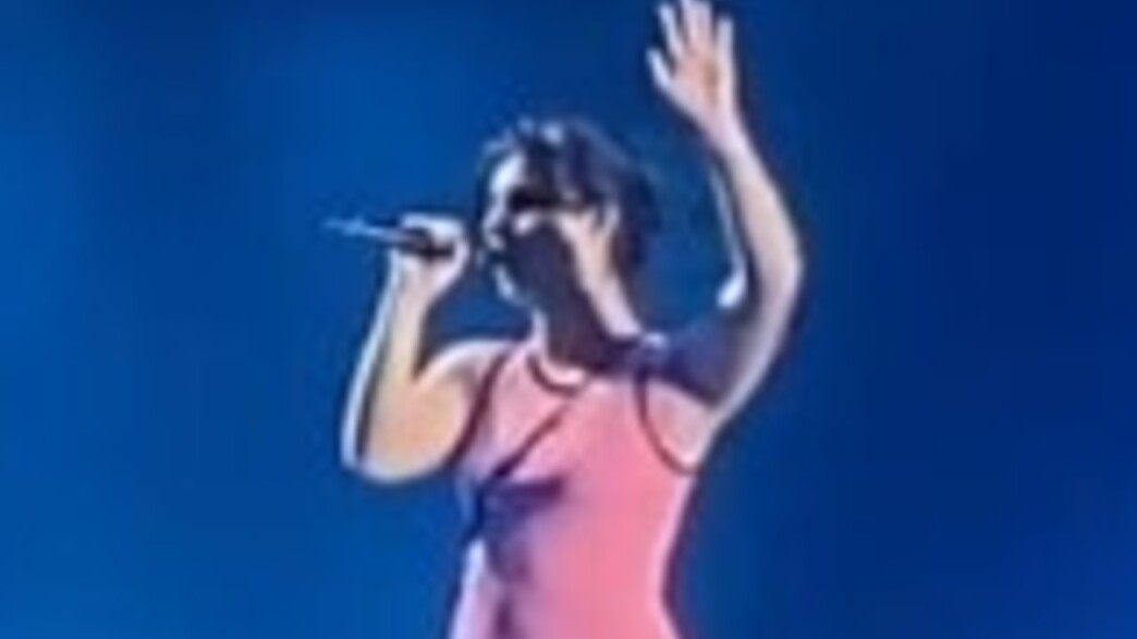 אלסנדרה מלה מזייפת בחזרות לקדם האירוויזיון 2025 אלסנדרה מלה מזייפת בחזרות לקדם האירוויזיון 2025