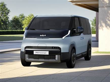 קיה PV5 - נוסעים. 400 ק“מ טווח נסיעה בין טעינות יספיקו לכם?