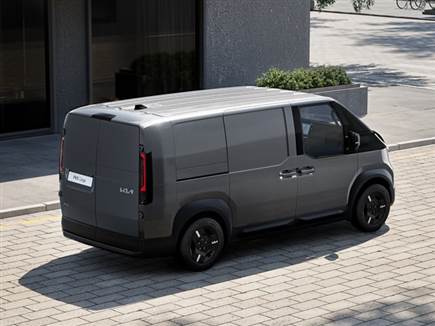 בגרסה המסחרית עם הגג הגבוה יש נפח של עד 5,100 ליטר