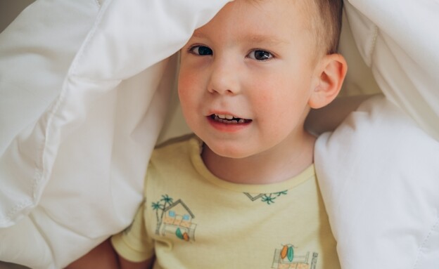 ילד לא ישן  (צילום: shutterstock)