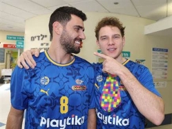 הצהובים הגיעו לשמח ילדים (צילום: ספי מגריזו) (צילום: ספורט 5)