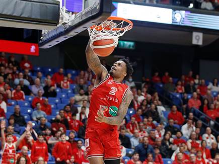 ועלתה זמנית למקום הראשון (אלן שיבר)