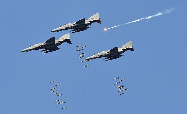 מטוסי הקרב בפעולה (צילום: JUNG YEON-JE/AFP via Getty Images)