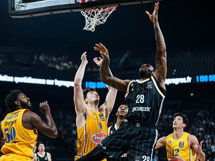 וילרבאן הצליחה להישאר צמודה (Euroleague Basketball via Getty)