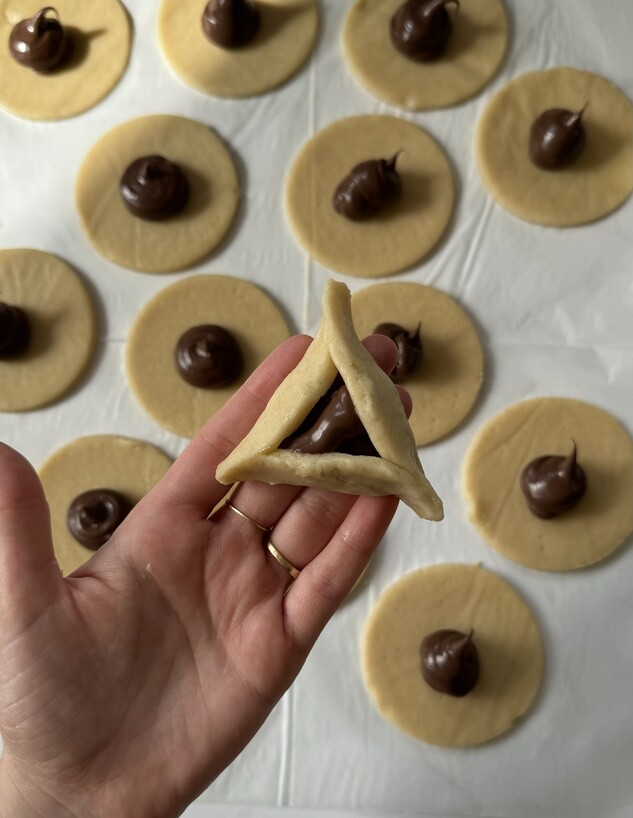 אוזני המן שוקולד פרווה. בצק מושלם גם למגולגלות (צילום: יעל קצב, mako אוכל)