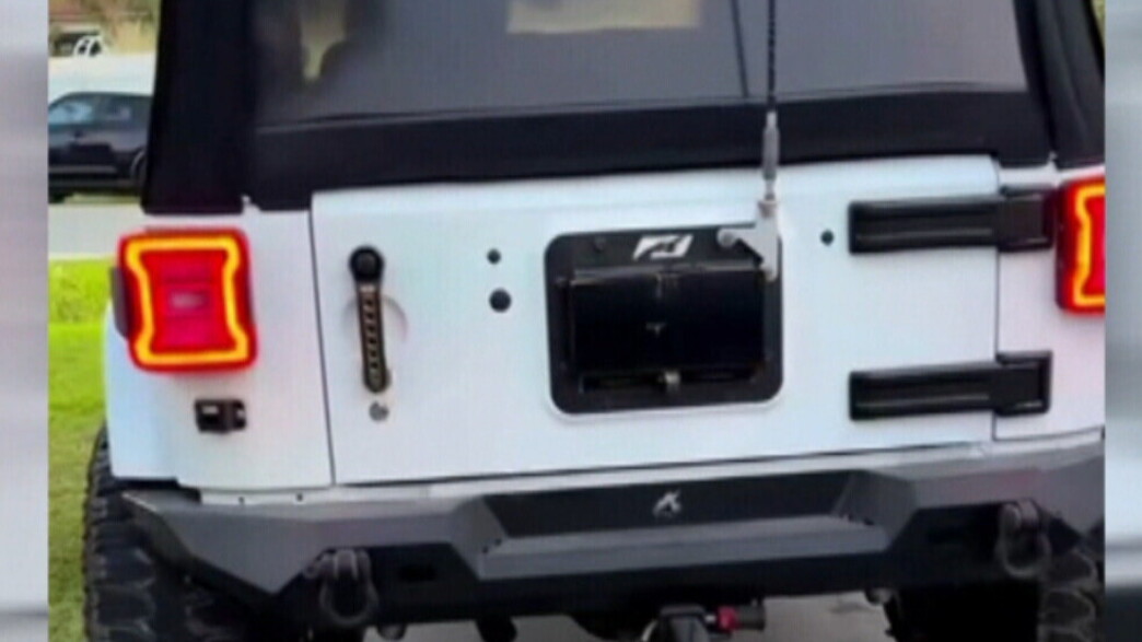 לוחית הרישוי החשמלית על רכב לוחית הרישוי החשמלית על רכב