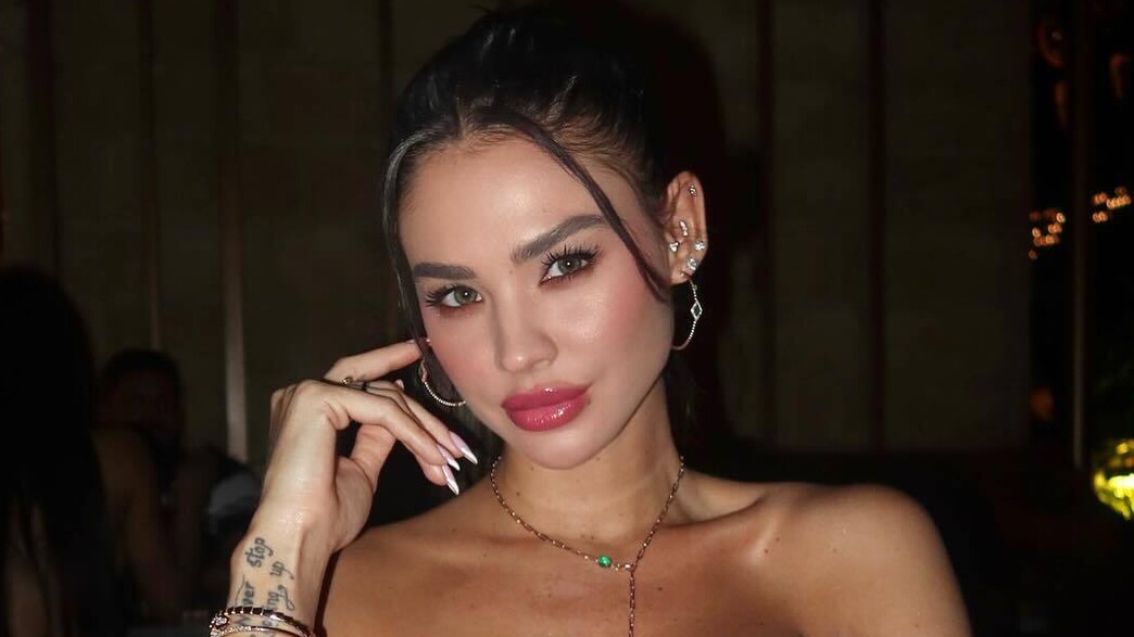 רוסלנה בשמלה כחולה רוסלנה בשמלה כחולה