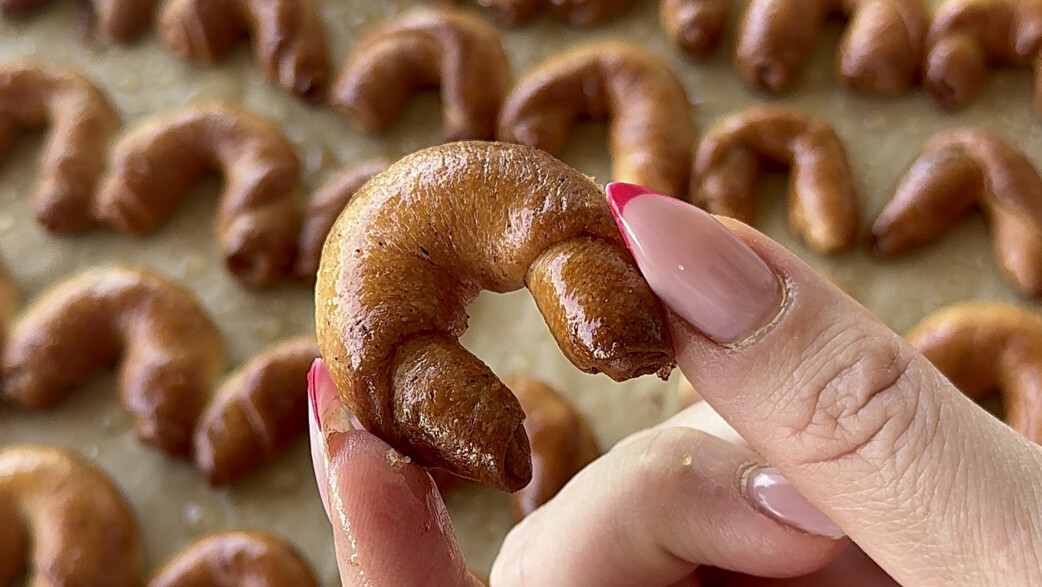 סהרוני שמרים קינמון שמתחסלים כמו גרעינים סהרוני שמרים קינמון שמתחסלים כמו גרעינים