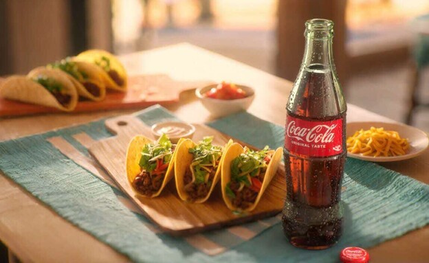 בקבוק קוקה קולה שנוצרה על ידי תכנת בינה מלאכותית בקבוק קוקה קולה שנוצרה על ידי תכנת בינה מלאכותית