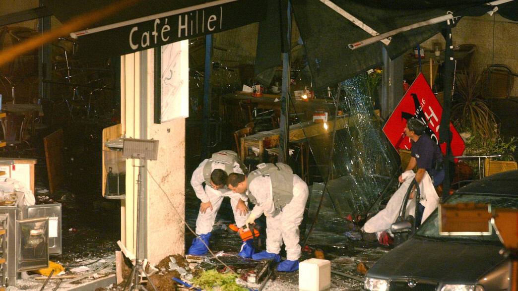 זירת הפיגוע בקפה הלל בשנת 2003