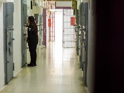 אירוע חריג בתא המעוכבים: עצורה נשכה שוטרת