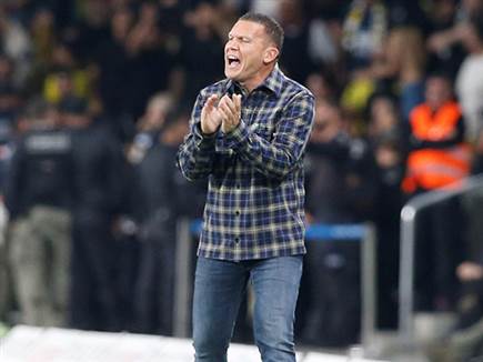 הצרות נמשכות. בכר (אלן שיבר)