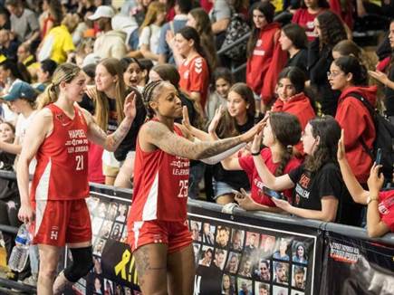 והקבוצה מהבירה חגגה בדרך חזרה לגמר (ספי מגריזו איגוד הכדורסל)