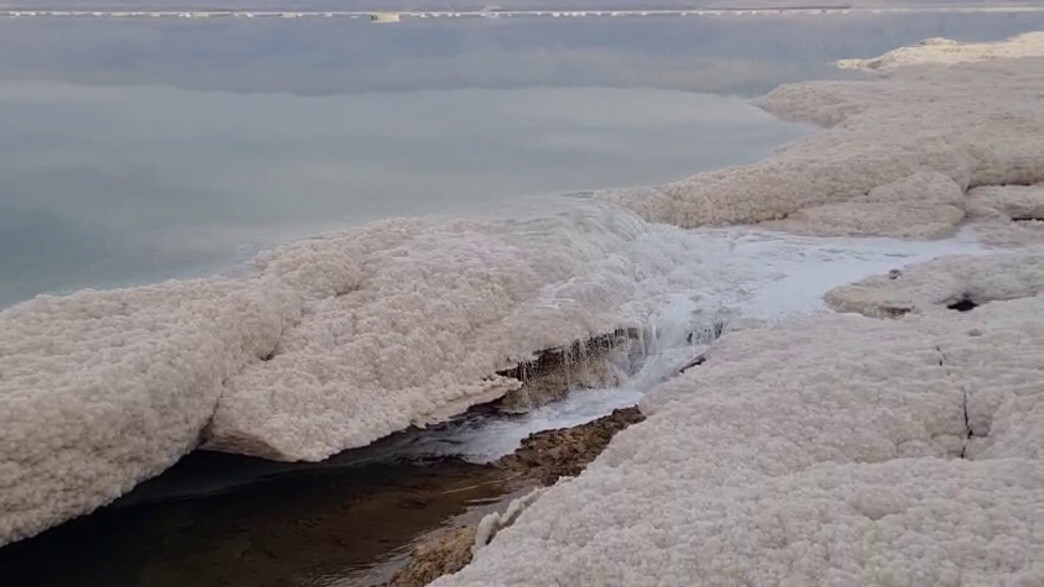 סדקים באזור ים המלח לאורך כביש 90 סדקים באזור ים המלח לאורך כביש 90