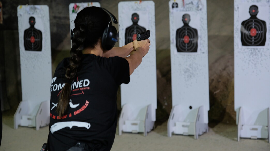 נשים חמושות