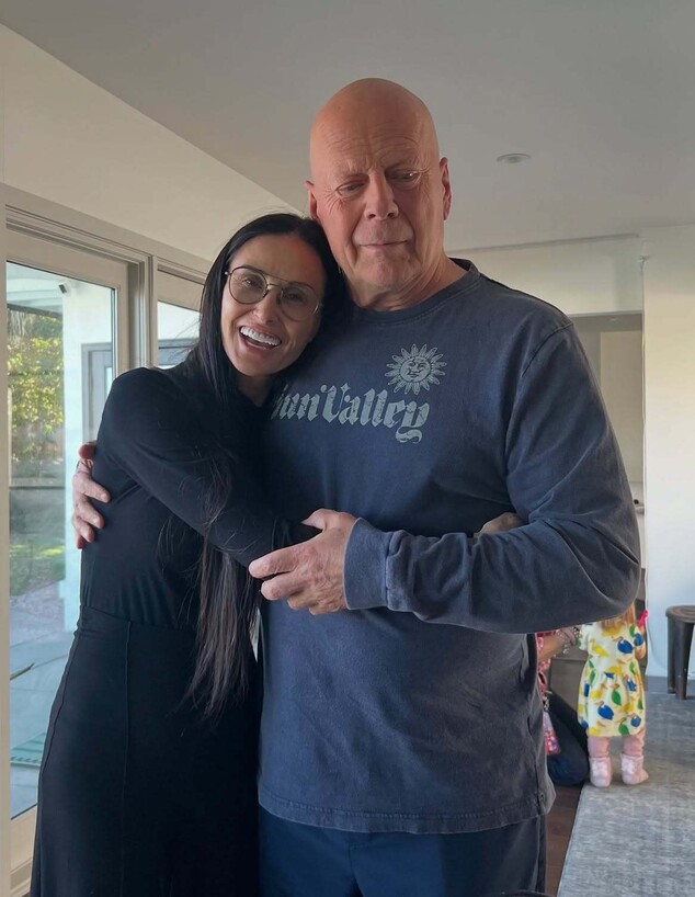 דמי מור חוגגת לברוס וויליס יום הולדת 70 דמי מור חוגגת לברוס וויליס יום הולדת 70