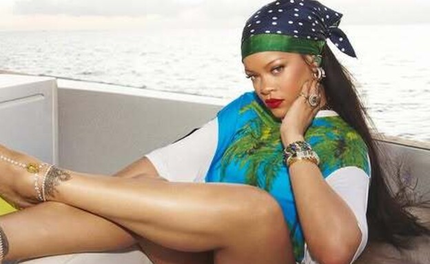 ריהאנה בכפכפים (צילום: badgalriri, instagram)
