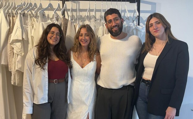 השמלה של טל סולומון לזכר אחותה הילי שנרצחה בנובה (צילום: באדיבות המשפחה)