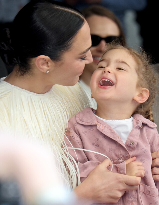 גל גדות ובתה (צילום: Frazer Harrison/Getty Images)