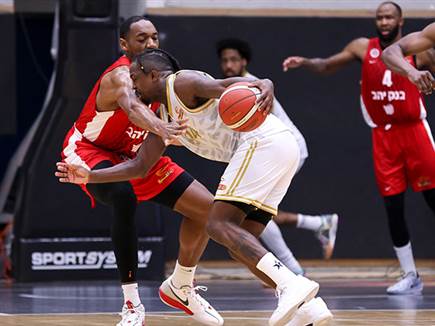 אבל הסתבכה (צילום: מאור אלקסלסי)