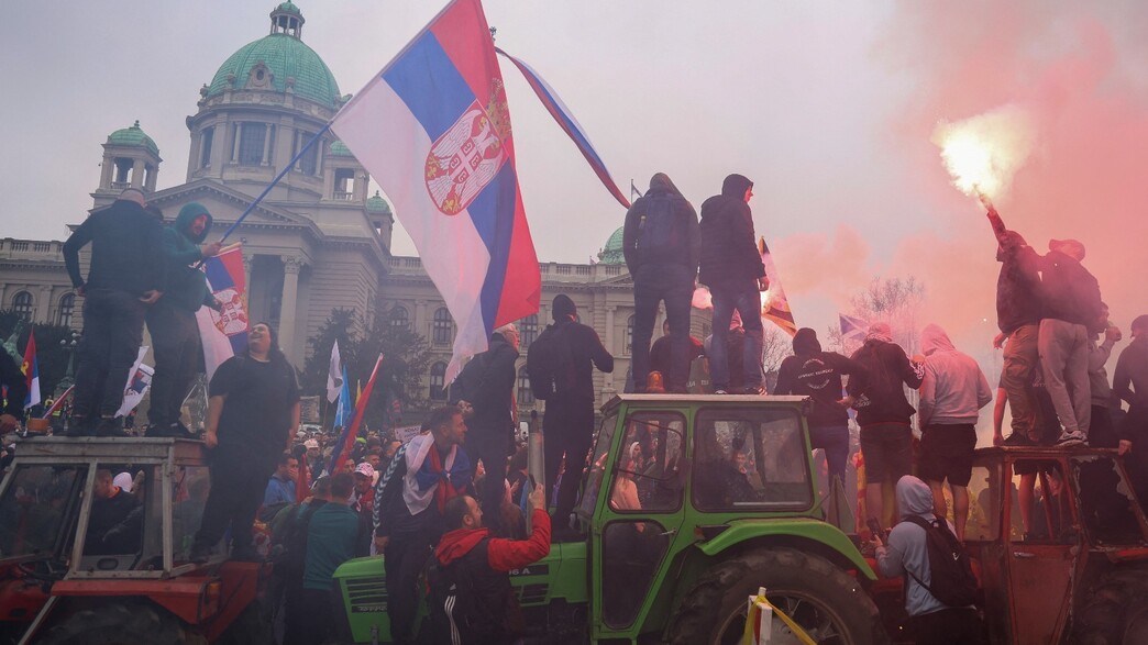מחאות ענק נגד נשיא סרביה אלכסנדר ווצ'יץ'