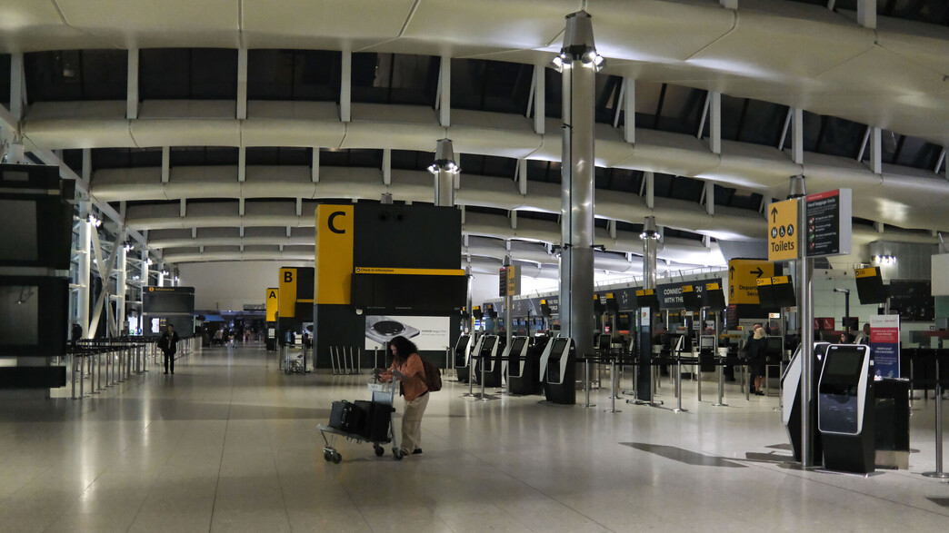 הית'רו ללא נוסעים בגלל תקלת חשמל הית'רו ללא נוסעים בגלל תקלת חשמל