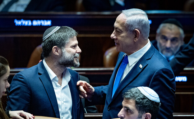 מליאת הכנסת מצביעה על חוק התקציב (צילום: יונתן זינדל, פלאש 90)
