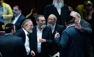 מליאת הכנסת מצביעה על חוק התקציב (צילום: יונתן זינדל, פלאש 90)