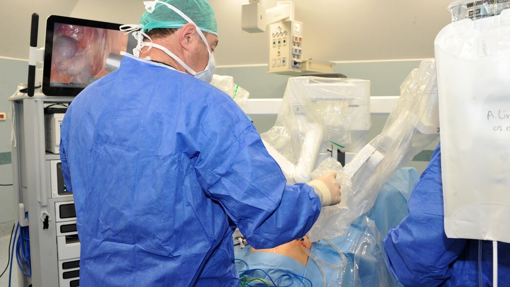 ד"ר אלי קקיאשווילי בניתוח רובוטי  