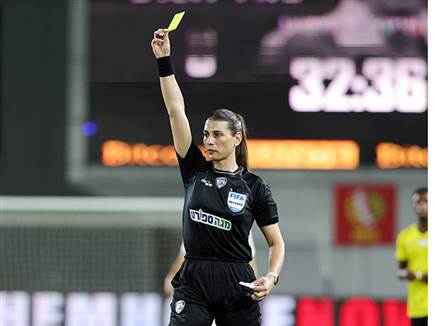 משחק קשה מבחינתה. ברמן (אלן שיבר)