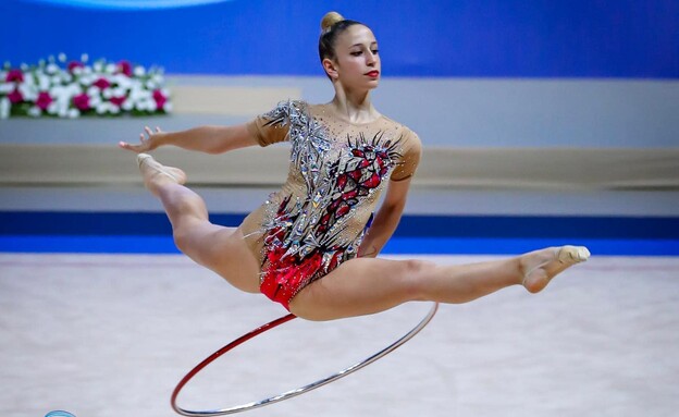 מיכאלה משה כשהייתה מתעמלת (צילום: PHOTO DANCE)