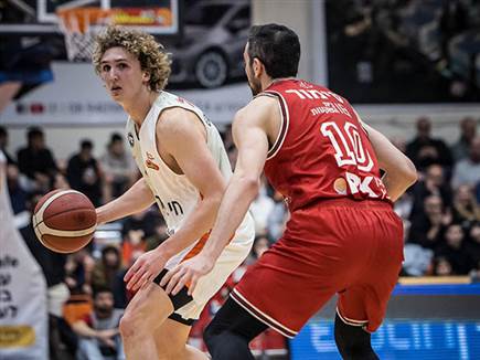 ראיין טורל. עוזב את נס ציונה (צילום: עודד קרני) ראיין טורל. עוזב את נס ציונה (צילום: עודד קרני)