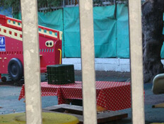 לא נעים לראות גן סגור, אילוסטרציה