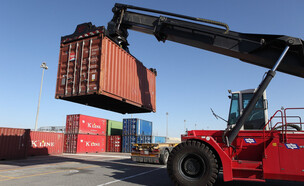 מכולה בנמל (צילום: יעקב נאומי, פלאש 90)