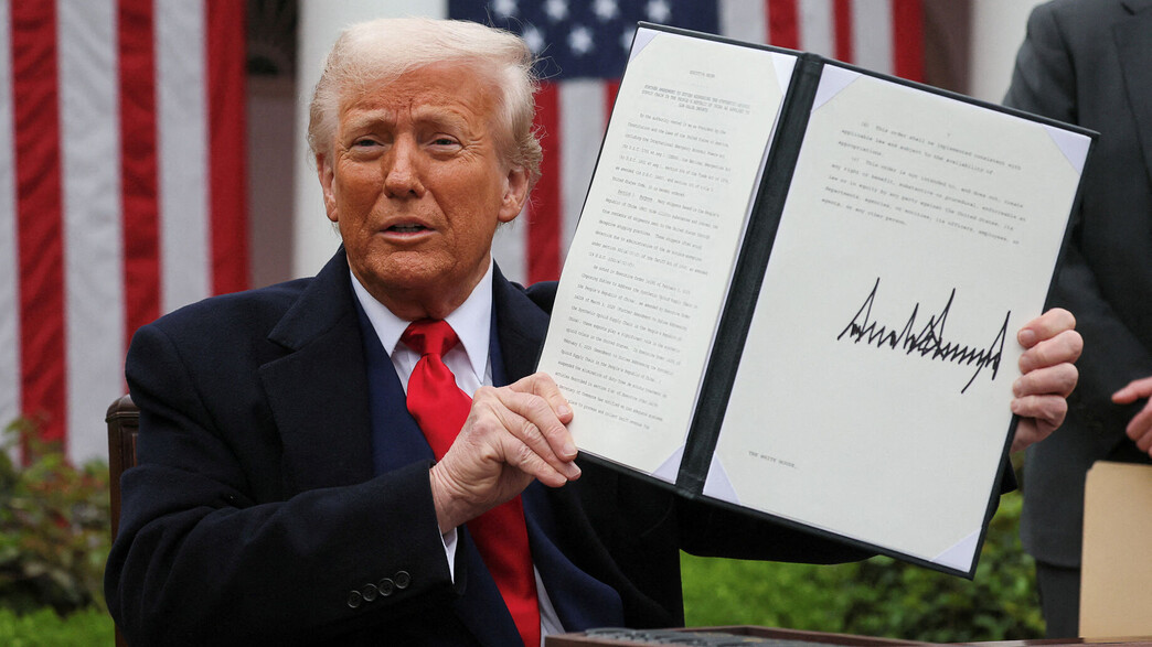 טראמפ מטיל מכסים על סחורות הנכנסות לארה"ב