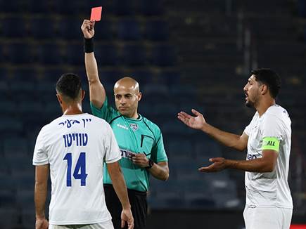 טוויטו הורחק באדום ישיר (צילום: דני מרון)