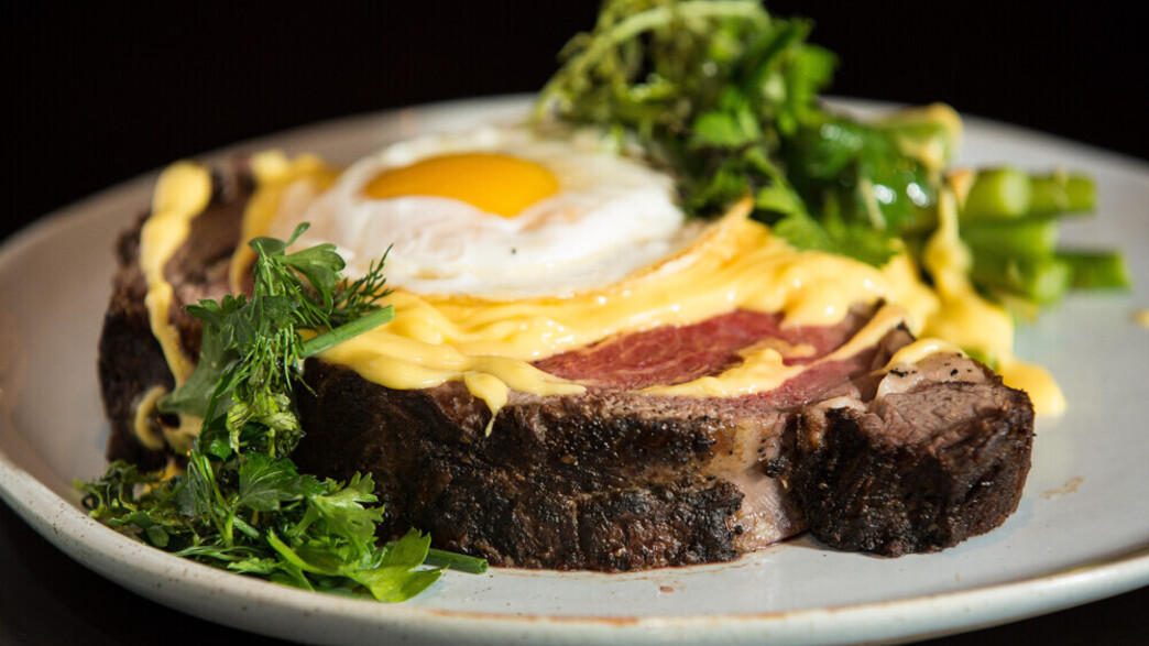 סטייק אנד אגס