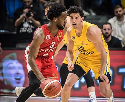 קרינגטון. משחק סולידי וטוב שלו (עודד קרני)