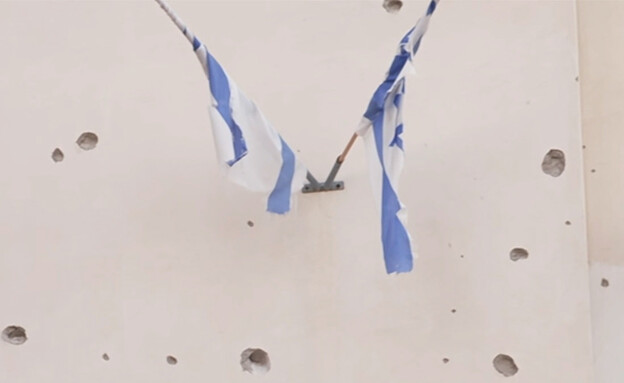 תושב אשקלון שביתו ניזוק מפגיעת הרקטה משחזר תיאור: מתוך "חדשות הבוק תושב אשקלון שביתו ניזוק מפגיעת הרקטה משחזר תיאור: מתוך "חדשות הבוק