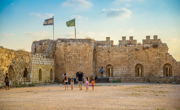 מבצר אנטיפטרוס בגן לאומי ירקון - מתחם תל אפק. כן, במרכז הארץ! 